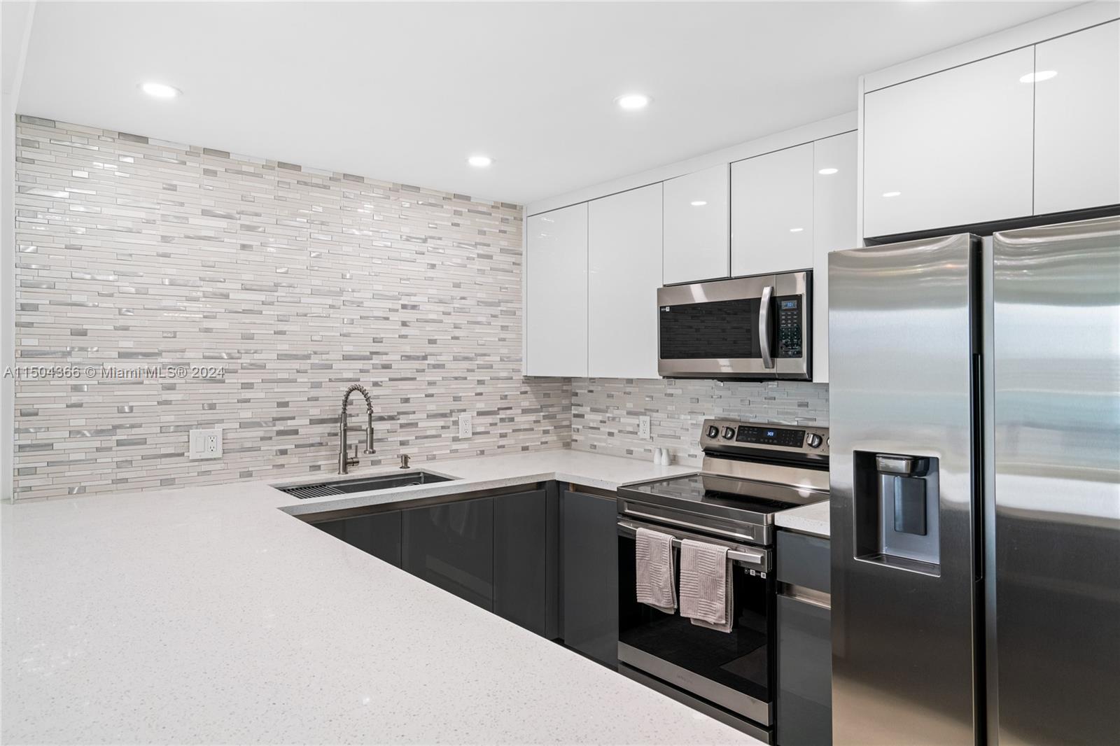 3800 S Ocean Dr 1710, Hollywood, Florida 33019, 2 Bedrooms Bedrooms, ,2 BathroomsBathrooms,Residential,For Sale,3800 S Ocean Dr 1710,A11504366