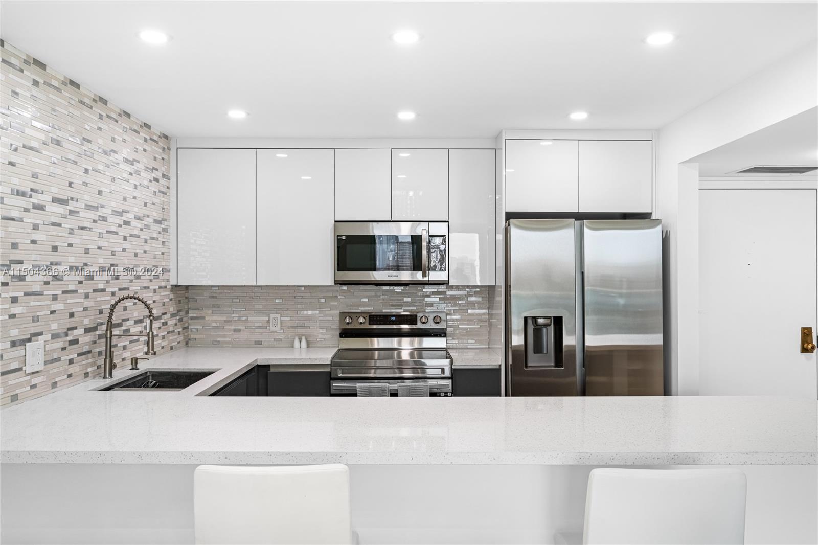 3800 S Ocean Dr 1710, Hollywood, Florida 33019, 2 Bedrooms Bedrooms, ,2 BathroomsBathrooms,Residential,For Sale,3800 S Ocean Dr 1710,A11504366