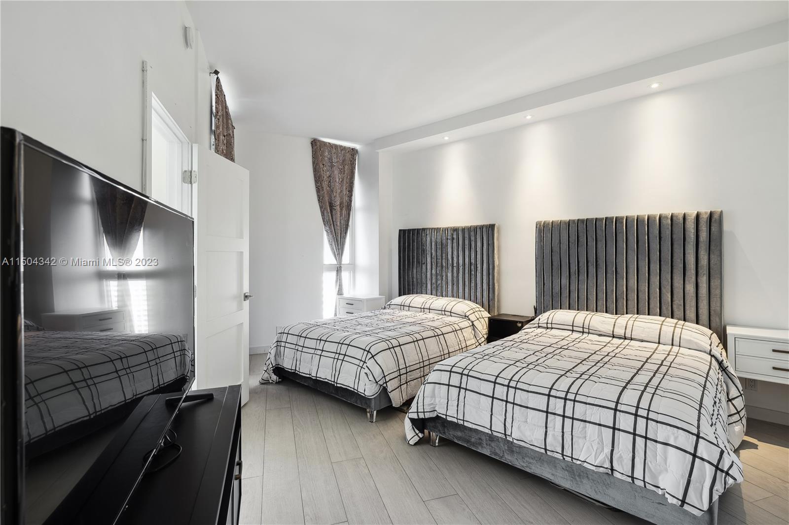 100 Bayview Dr PH31, Sunny Isles Beach, Florida 33160, 2 Bedrooms Bedrooms, ,2 BathroomsBathrooms,Residential,For Sale,100 Bayview Dr PH31,A11504342