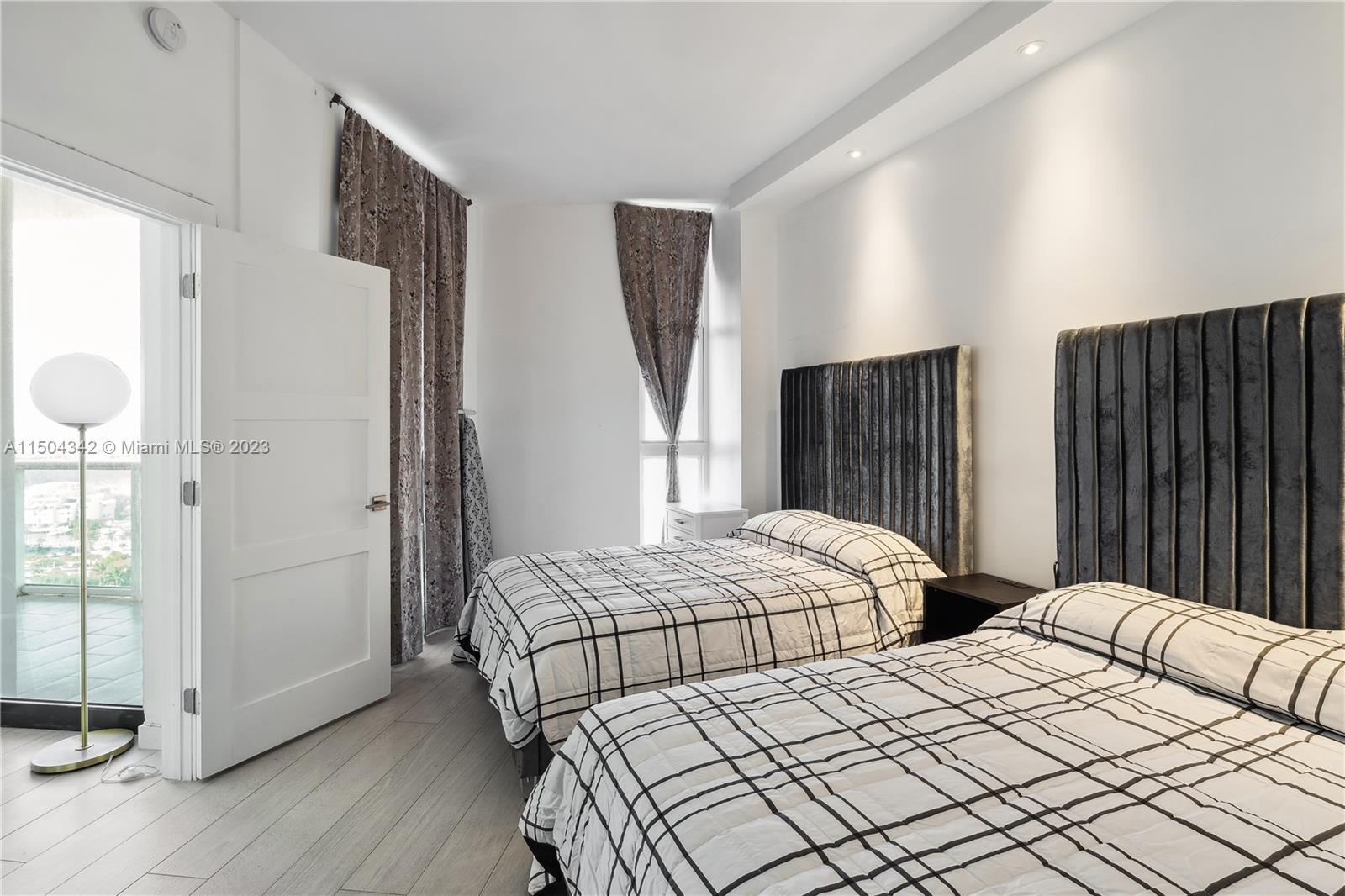 100 Bayview Dr PH31, Sunny Isles Beach, Florida 33160, 2 Bedrooms Bedrooms, ,2 BathroomsBathrooms,Residential,For Sale,100 Bayview Dr PH31,A11504342