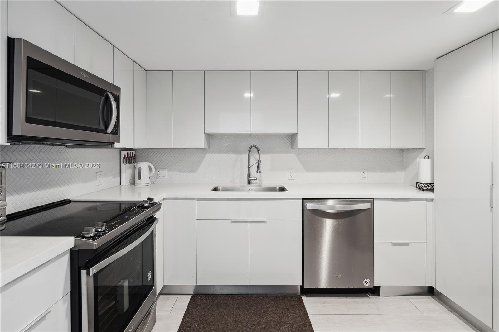 100 Bayview Dr PH31, Sunny Isles Beach, Florida 33160, 2 Bedrooms Bedrooms, ,2 BathroomsBathrooms,Residential,For Sale,100 Bayview Dr PH31,A11504342