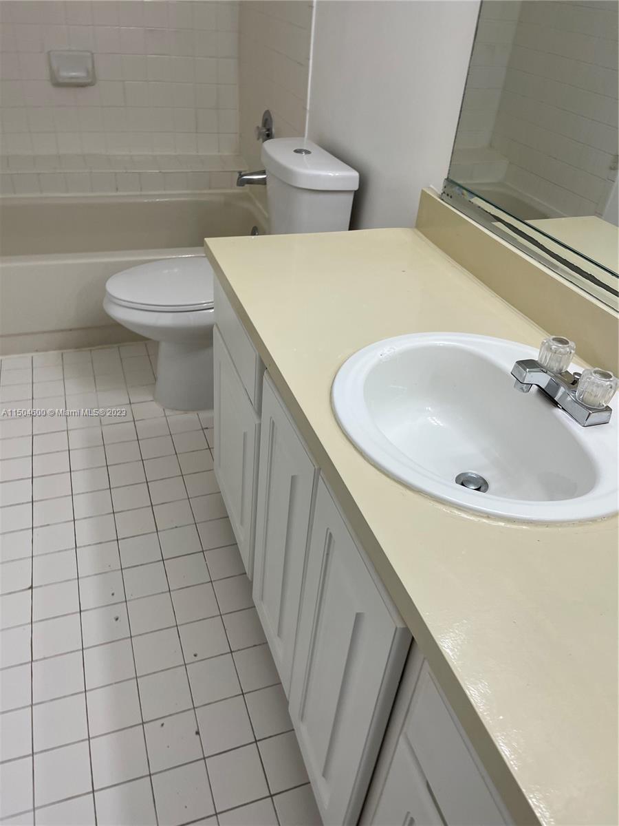8225 Lake Dr 502, Doral, Florida 33166, 2 Bedrooms Bedrooms, ,2 BathroomsBathrooms,Residential,For Sale,8225 Lake Dr 502,A11504600