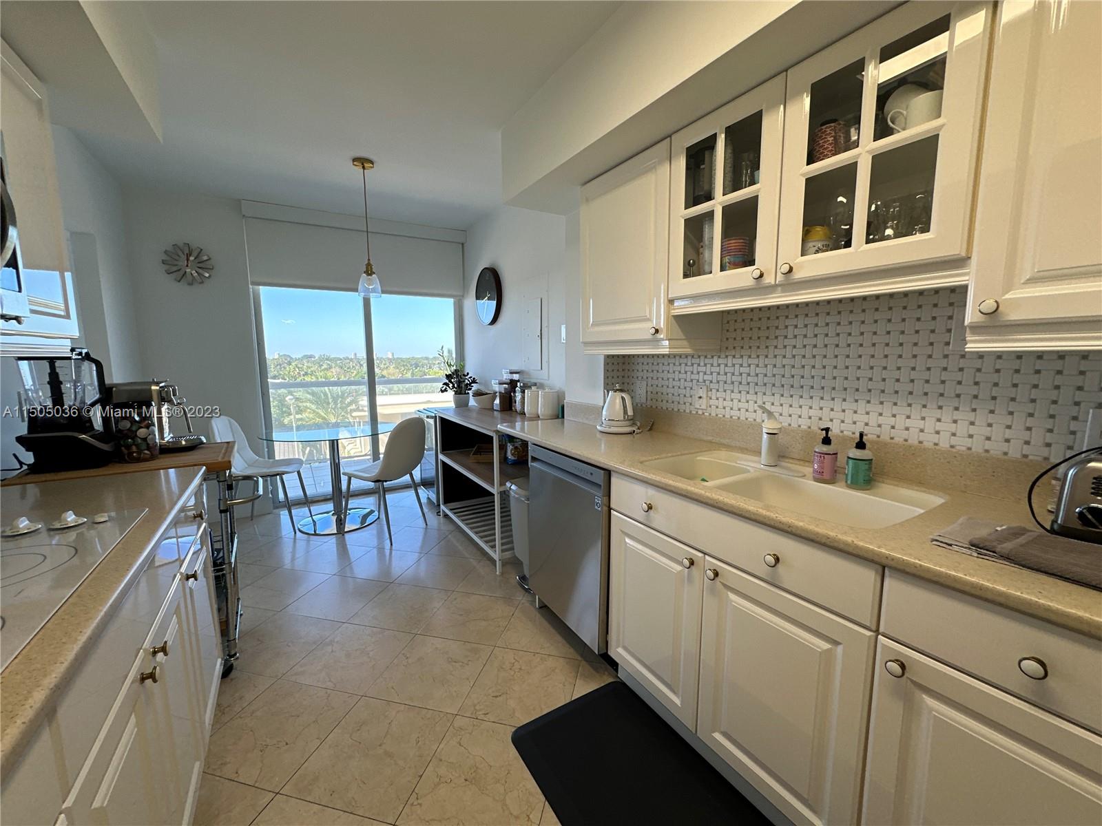 8925 Collins Ave 5G, Surfside, Florida 33154, 2 Bedrooms Bedrooms, ,2 BathroomsBathrooms,Residentiallease,For Rent,8925 Collins Ave 5G,A11505036