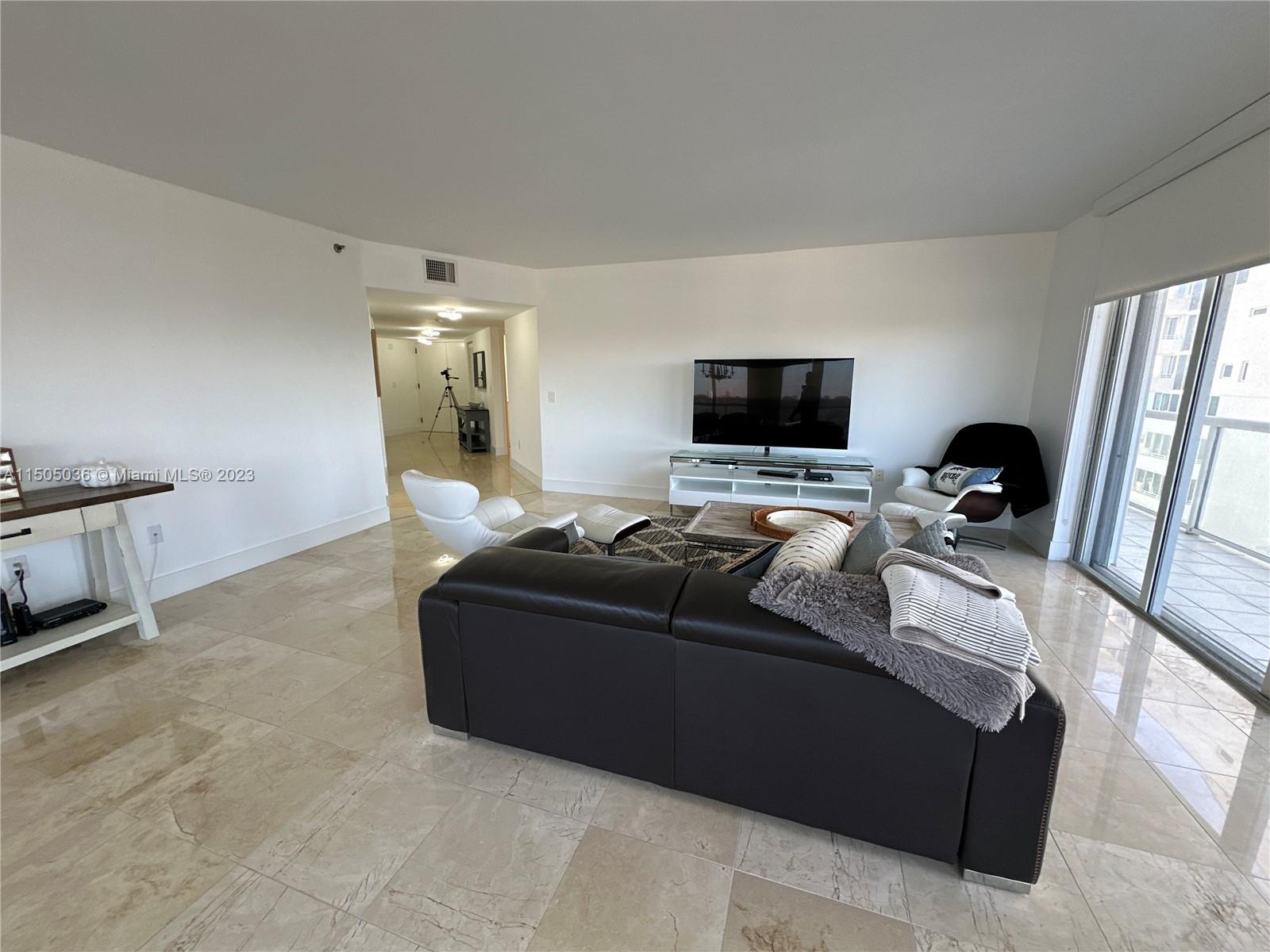 8925 Collins Ave 5G, Surfside, Florida 33154, 2 Bedrooms Bedrooms, ,2 BathroomsBathrooms,Residentiallease,For Rent,8925 Collins Ave 5G,A11505036