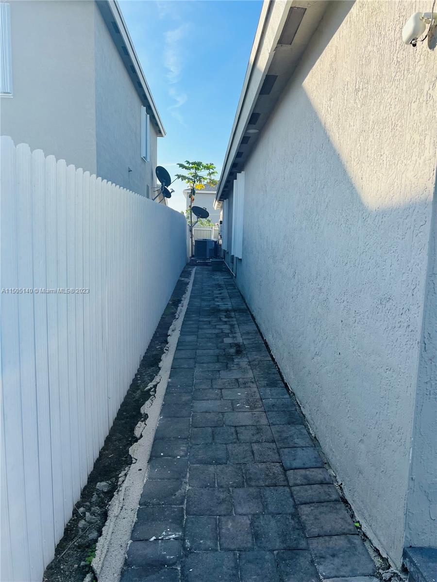 648 NE 5th Way 648, Florida City, Florida 33034, 3 Bedrooms Bedrooms, ,2 BathroomsBathrooms,Residentiallease,For Rent,648 NE 5th Way 648,A11505140