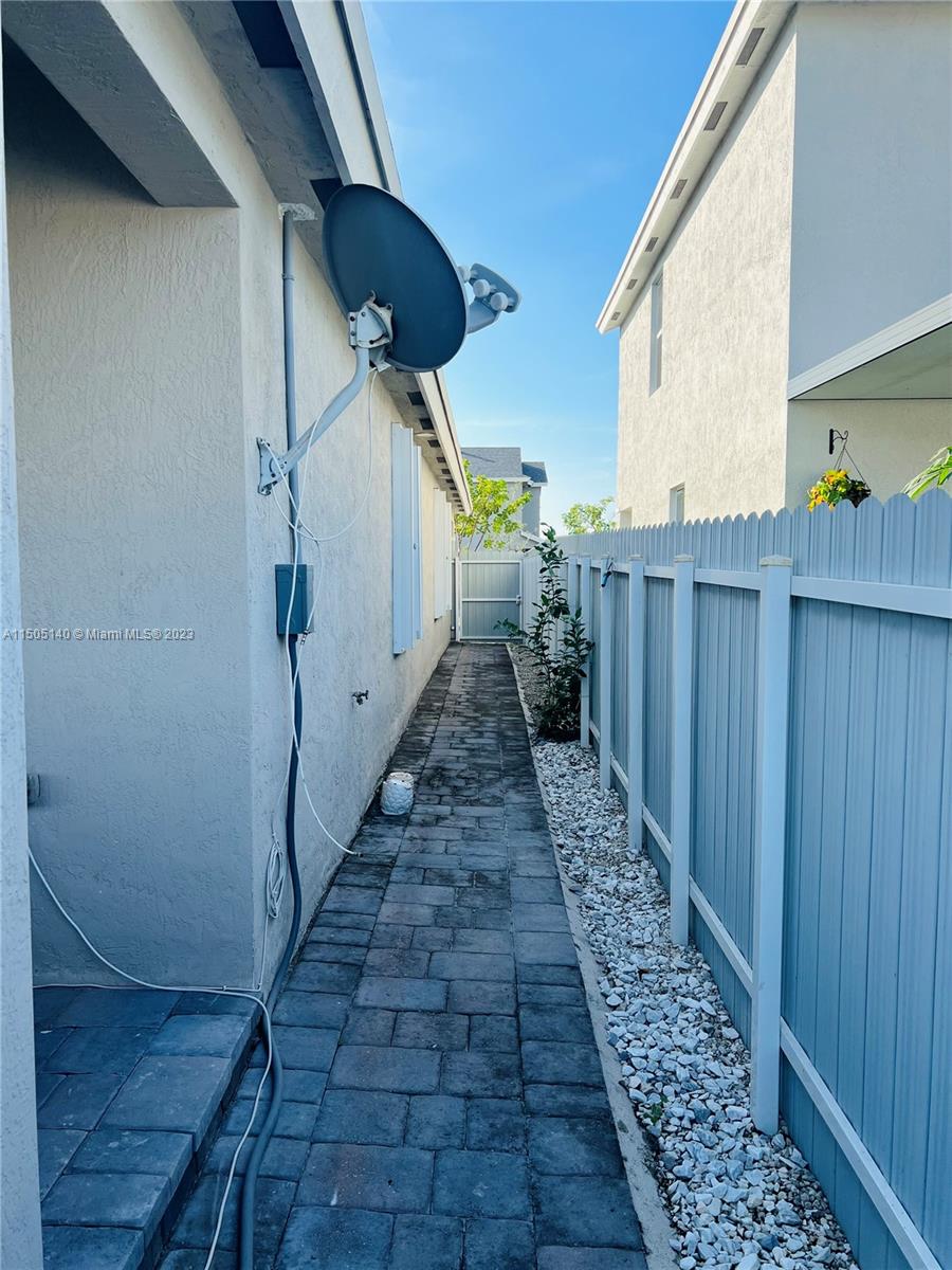 648 NE 5th Way 648, Florida City, Florida 33034, 3 Bedrooms Bedrooms, ,2 BathroomsBathrooms,Residentiallease,For Rent,648 NE 5th Way 648,A11505140