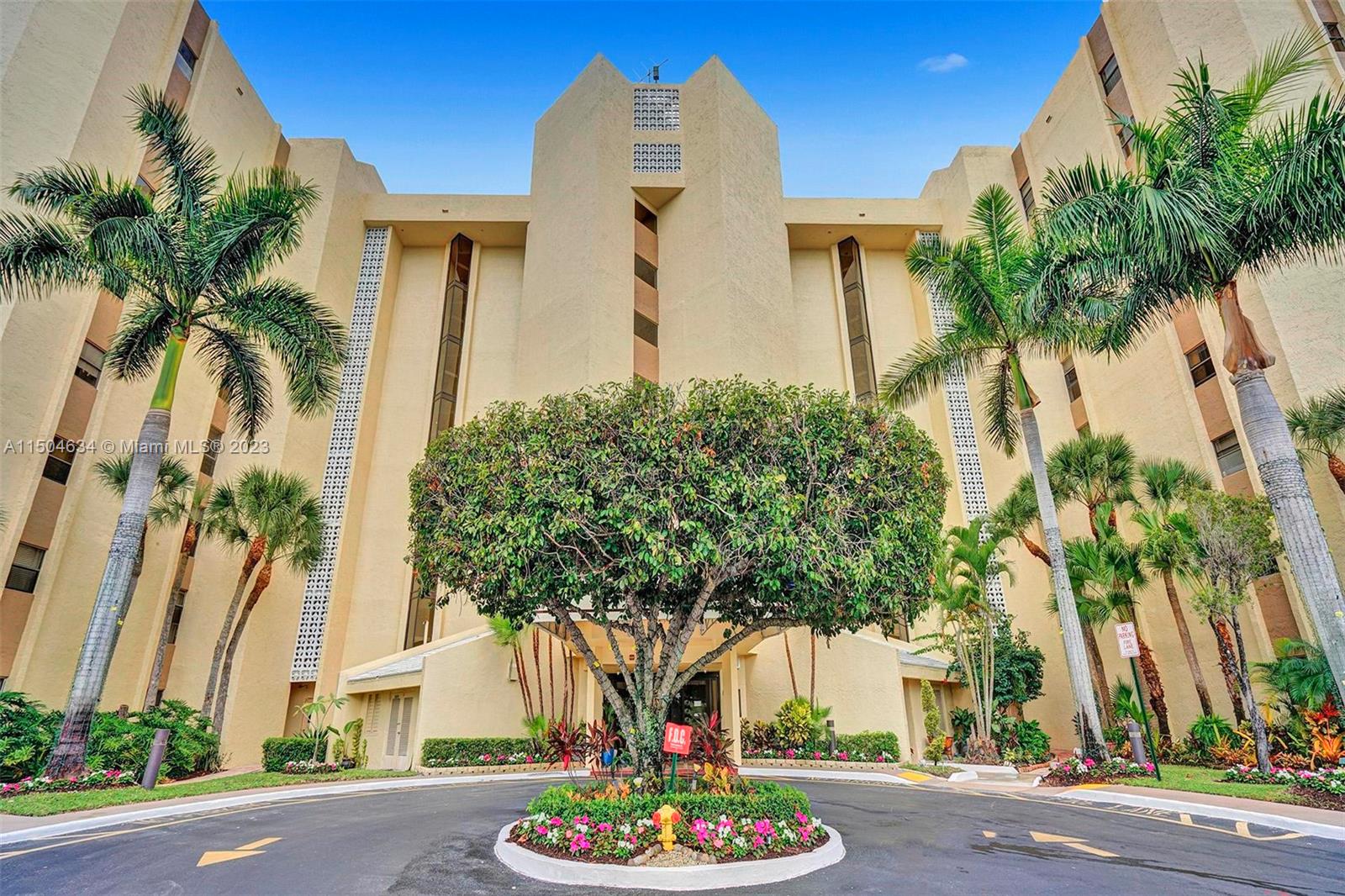 7400 Radice 508, Lauderhill, Florida 33319, 2 Bedrooms Bedrooms, ,2 BathroomsBathrooms,Residential,For Sale,7400 Radice 508,A11504634