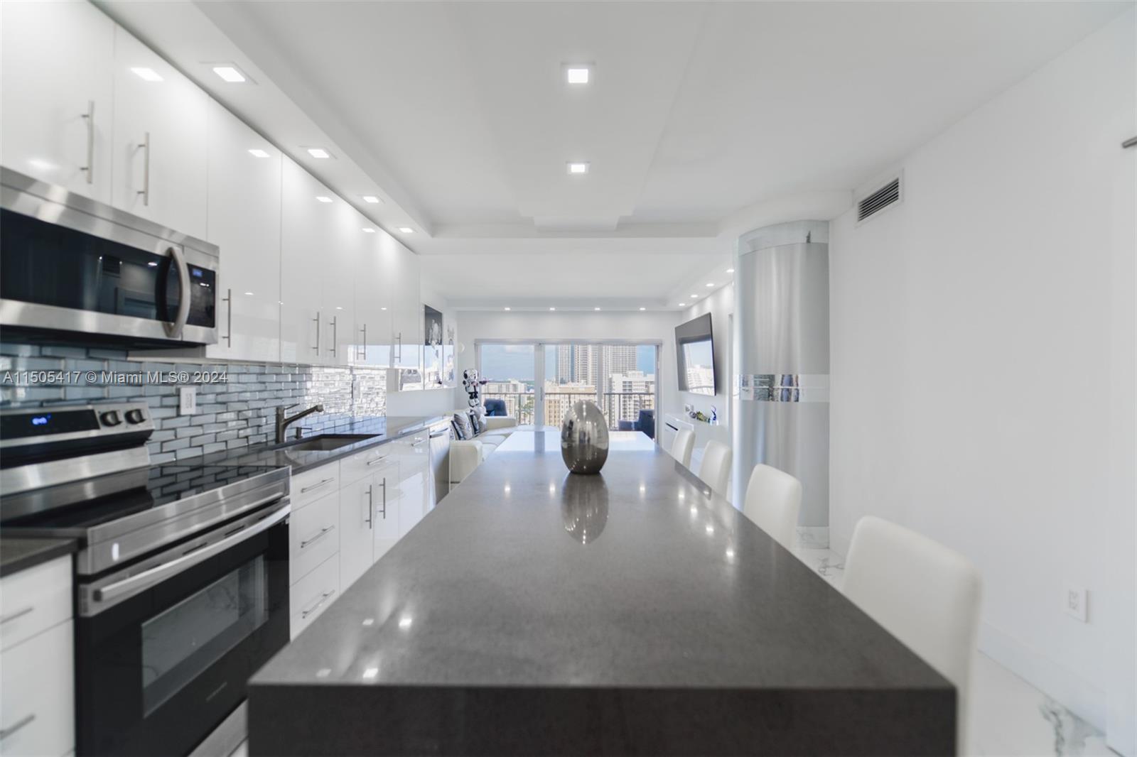 1980 S Ocean Dr PHM, Hallandale Beach, Florida 33009, 1 Bedroom Bedrooms, ,1 BathroomBathrooms,Residential,For Sale,1980 S Ocean Dr PHM,A11505417