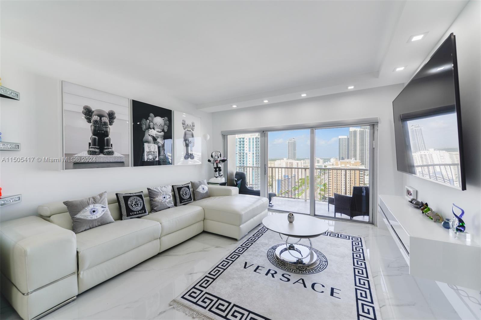 1980 S Ocean Dr PHM, Hallandale Beach, Florida 33009, 1 Bedroom Bedrooms, ,1 BathroomBathrooms,Residential,For Sale,1980 S Ocean Dr PHM,A11505417