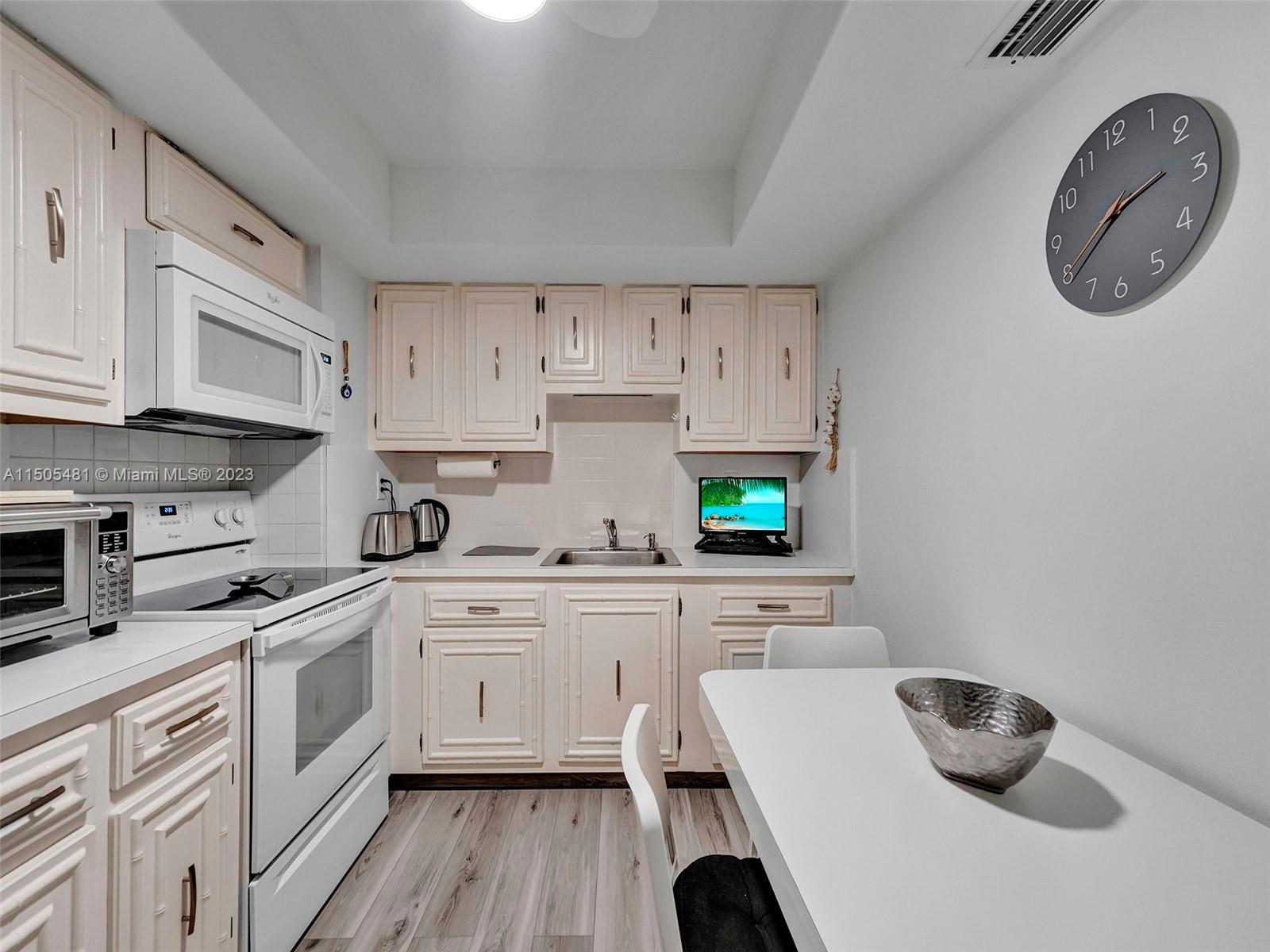 2655 Collins Ave 1007, Miami Beach, Florida 33140, 2 Bedrooms Bedrooms, ,1 BathroomBathrooms,Residential,For Sale,2655 Collins Ave 1007,A11505481