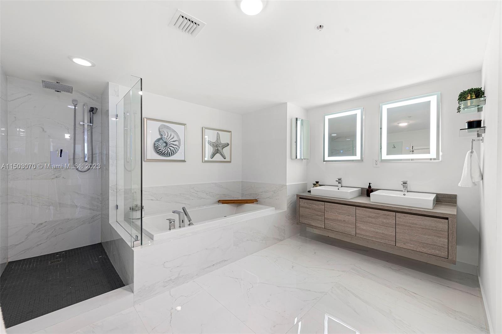 400 Sunny Isles Blvd 1904, Sunny Isles Beach, Florida 33160, 3 Bedrooms Bedrooms, ,2 BathroomsBathrooms,Residential,For Sale,400 Sunny Isles Blvd 1904,A11503070