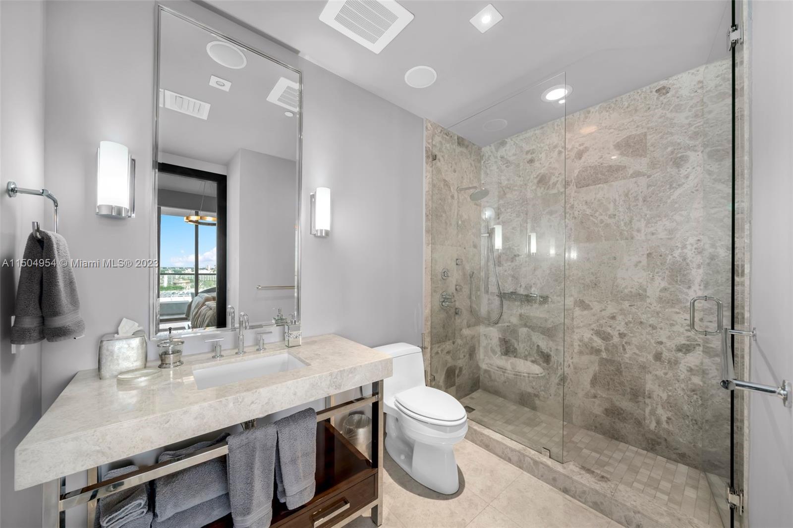 9701 Collins Ave 1005S, Bal Harbour, Florida 33154, 2 Bedrooms Bedrooms, ,2 BathroomsBathrooms,Residentiallease,For Rent,9701 Collins Ave 1005S,A11504954