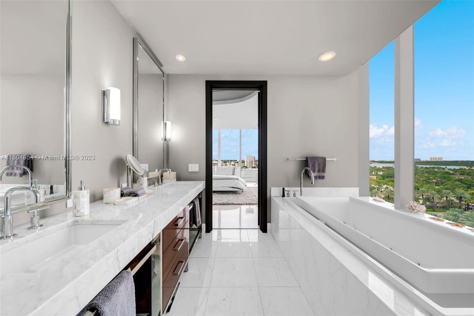 9701 Collins Ave 1005S, Bal Harbour, Florida 33154, 2 Bedrooms Bedrooms, ,2 BathroomsBathrooms,Residentiallease,For Rent,9701 Collins Ave 1005S,A11504954