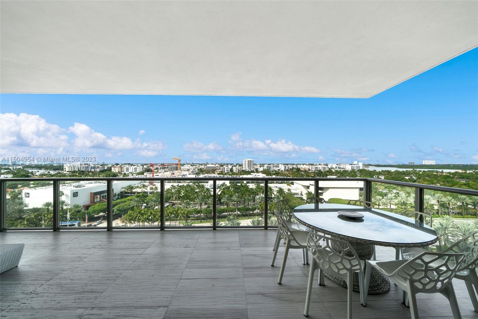 9701 Collins Ave 1005S, Bal Harbour, Florida 33154, 2 Bedrooms Bedrooms, ,2 BathroomsBathrooms,Residentiallease,For Rent,9701 Collins Ave 1005S,A11504954