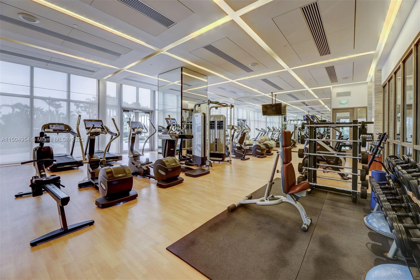 9701 Collins Ave 1005S, Bal Harbour, Florida 33154, 2 Bedrooms Bedrooms, ,2 BathroomsBathrooms,Residentiallease,For Rent,9701 Collins Ave 1005S,A11504954