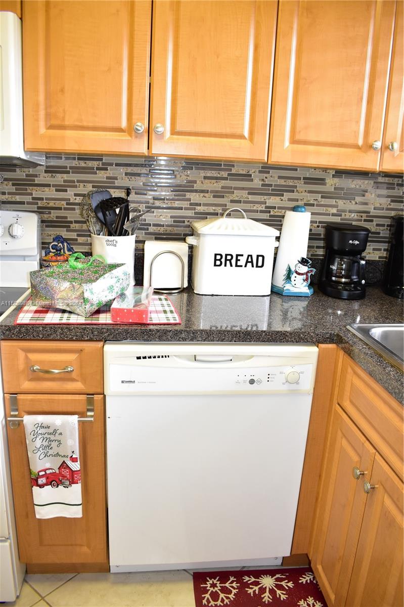 8881 Sunrise Lakes Blvd 107, Sunrise, Florida 33322, 1 Bedroom Bedrooms, ,1 BathroomBathrooms,Residential,For Sale,8881 Sunrise Lakes Blvd 107,A11505985