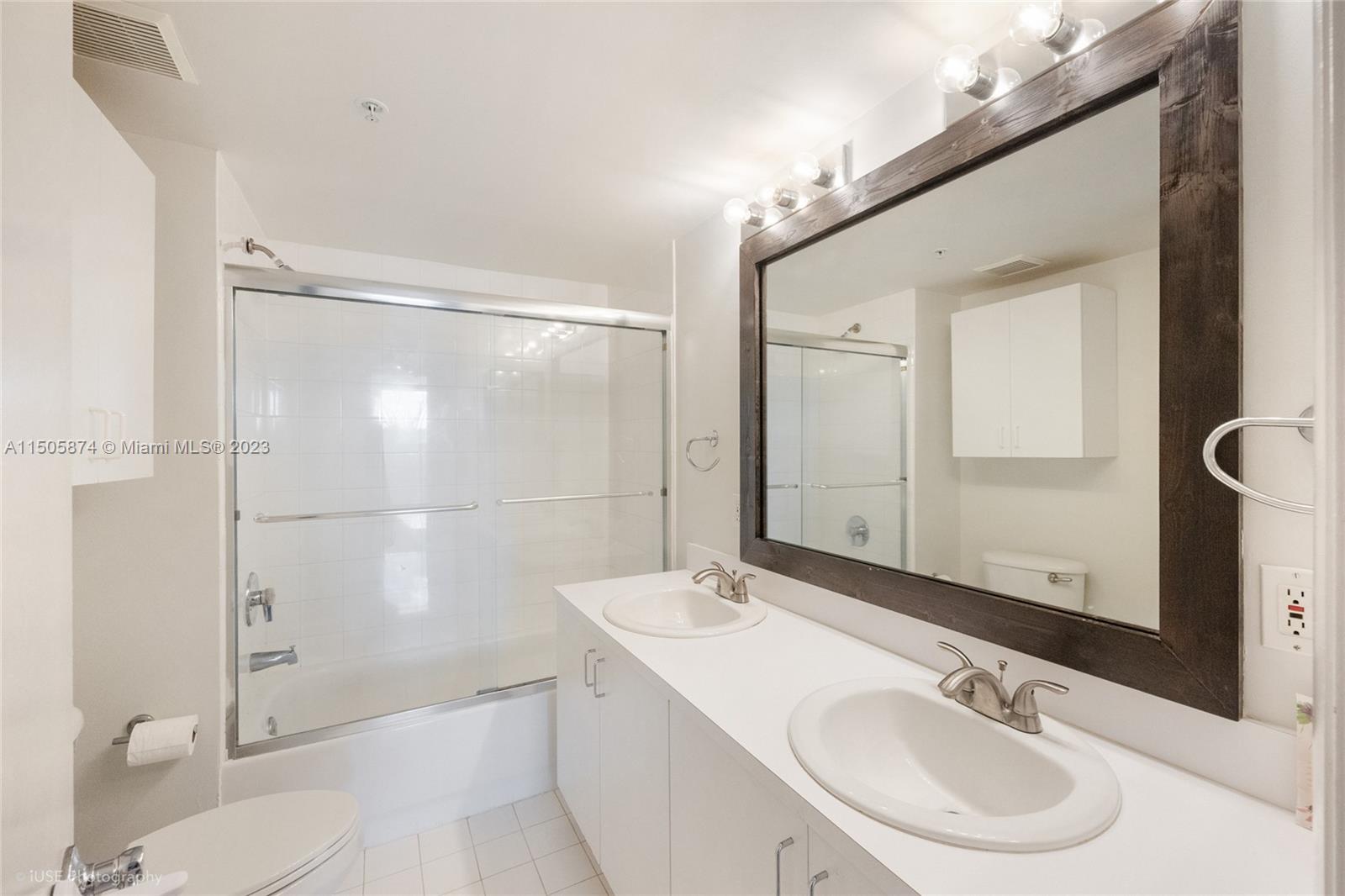 16590 NE 26th Ave 502, North Miami Beach, Florida 33160, 2 Bedrooms Bedrooms, ,2 BathroomsBathrooms,Residential,For Sale,16590 NE 26th Ave 502,A11505874