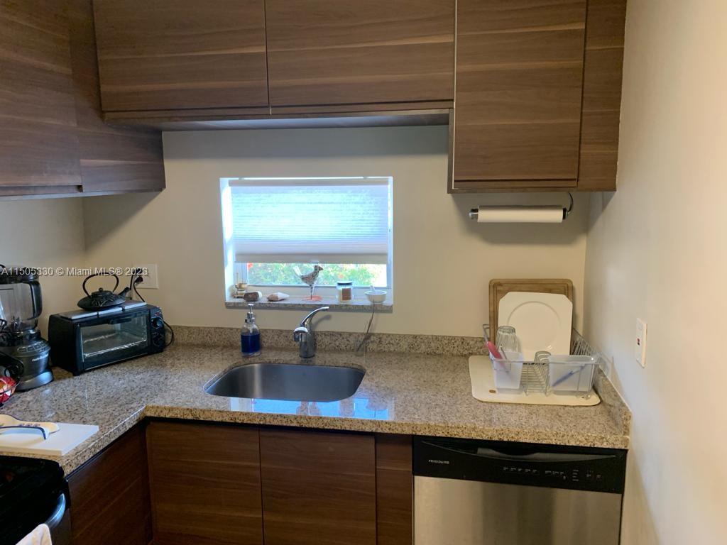 361 S Hollybrook Dr 104, Pembroke Pines, Florida 33025, 2 Bedrooms Bedrooms, ,2 BathroomsBathrooms,Residential,For Sale,361 S Hollybrook Dr 104,A11505330