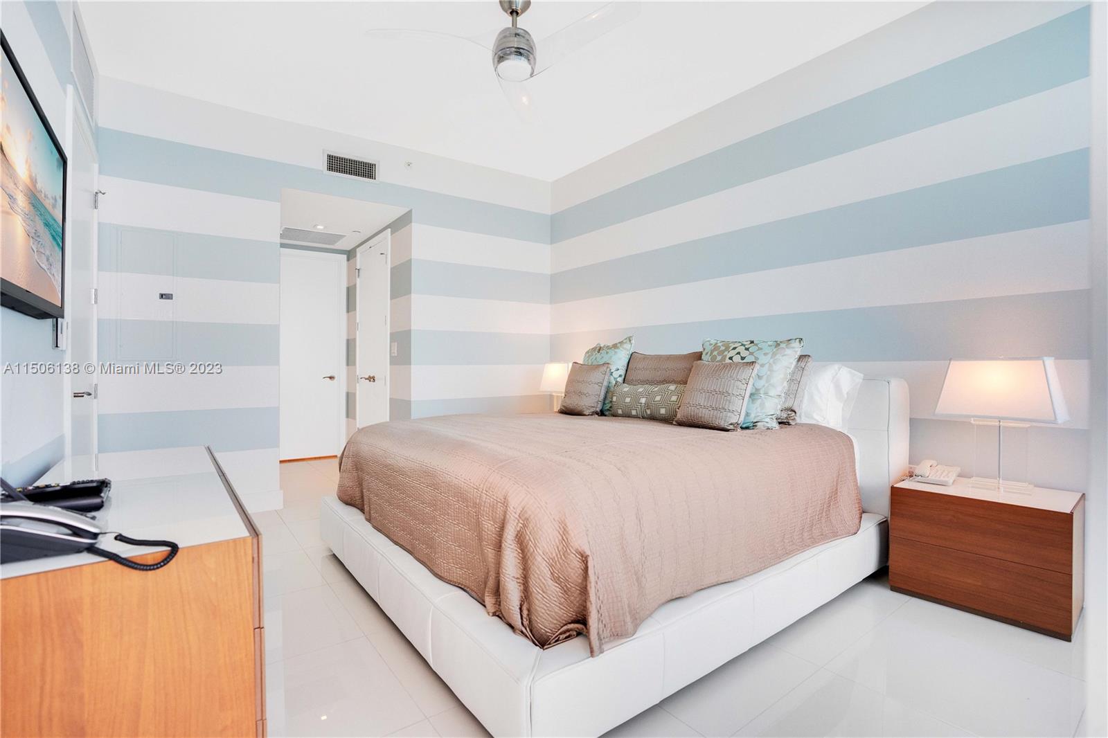 6801 Collins Ave PH04, Miami Beach, Florida 33141, 1 Bedroom Bedrooms, ,1 BathroomBathrooms,Residentiallease,For Rent,6801 Collins Ave PH04,A11506138