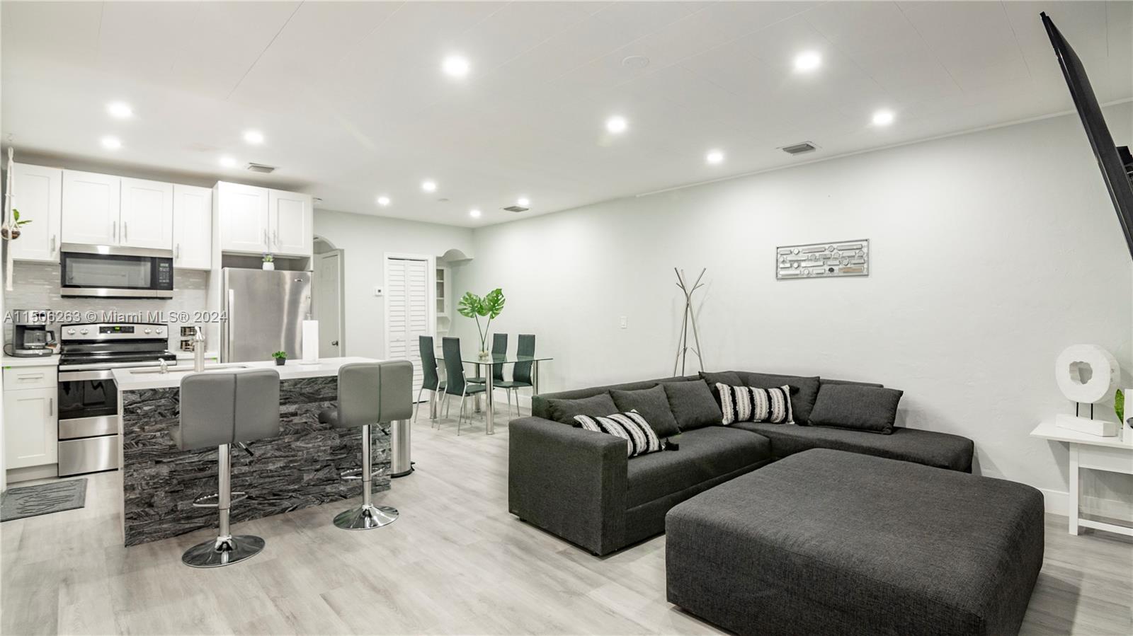 510 SW 7th Ave 512, Miami, Florida 33130, 2 Bedrooms Bedrooms, ,1 BathroomBathrooms,Residentiallease,For Rent,510 SW 7th Ave 512,A11506263