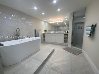 2751 S Ocean Dr 5S, Hollywood, Florida 33019, 2 Bedrooms Bedrooms, ,2 BathroomsBathrooms,Residentiallease,For Rent,2751 S Ocean Dr 5S,A11506463