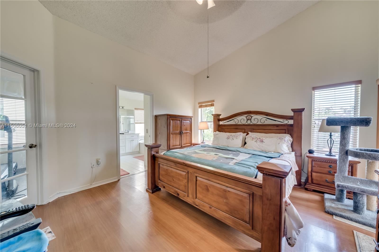 Listing Photo 12
