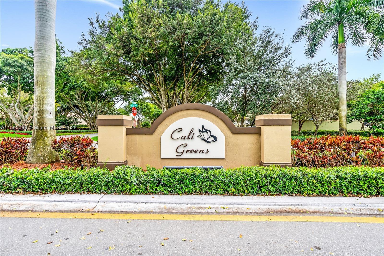 Great 3/2.5 townhome with two car garage and fenced in backyard located in the very desirable gated community of Cali Greens at Keys Gate. Community includes AT&T Uverse cable tv and internet, community pool, bbq area, 24 hour roving security, tennis courts, alarm monitoring and gated entrance.