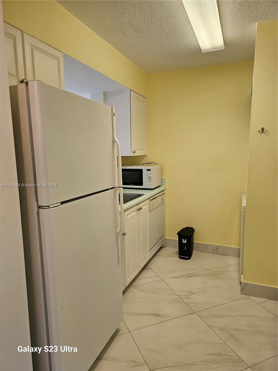 Dania Beach, Florida 33004, 1 Bedroom Bedrooms, ,1 BathroomBathrooms,Residentiallease,For Rent,A11505496