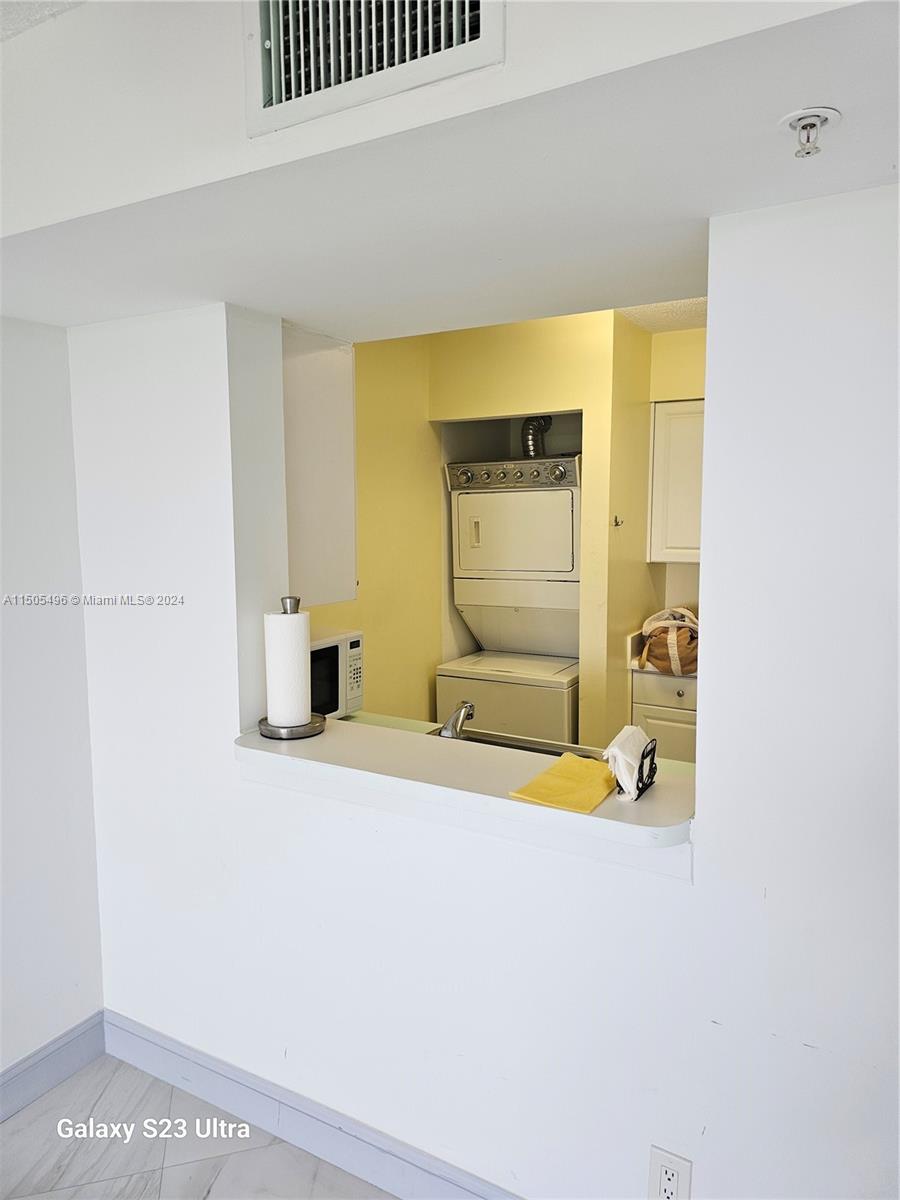 Dania Beach, Florida 33004, 1 Bedroom Bedrooms, ,1 BathroomBathrooms,Residentiallease,For Rent,A11505496