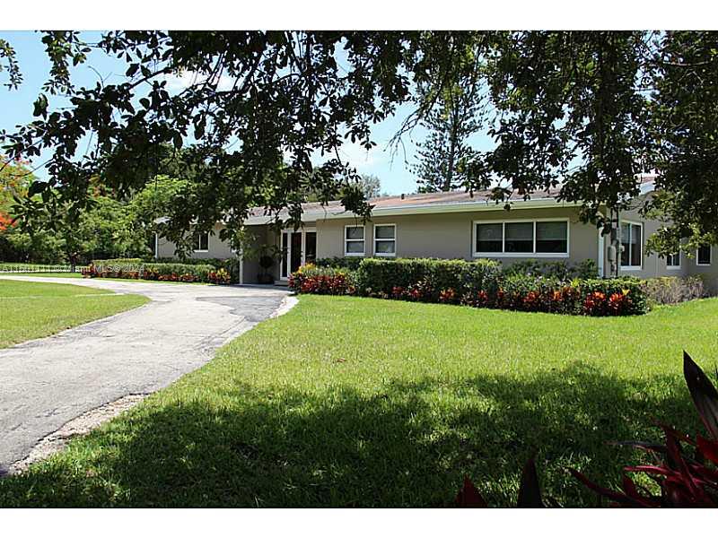 Photo 2 of 11501 SW 70th Ave in Pinecrest - MLS A11501111