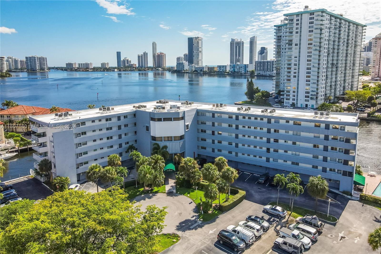 4000 NE 170th St 300, North Miami Beach, Florida 33160, 2 Bedrooms Bedrooms, ,2 BathroomsBathrooms,Residential,For Sale,4000 NE 170th St 300,A11507160
