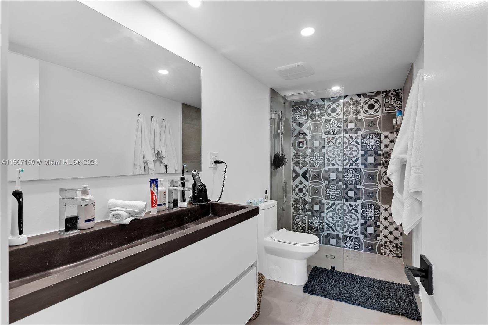 4000 NE 170th St 300, North Miami Beach, Florida 33160, 2 Bedrooms Bedrooms, ,2 BathroomsBathrooms,Residential,For Sale,4000 NE 170th St 300,A11507160