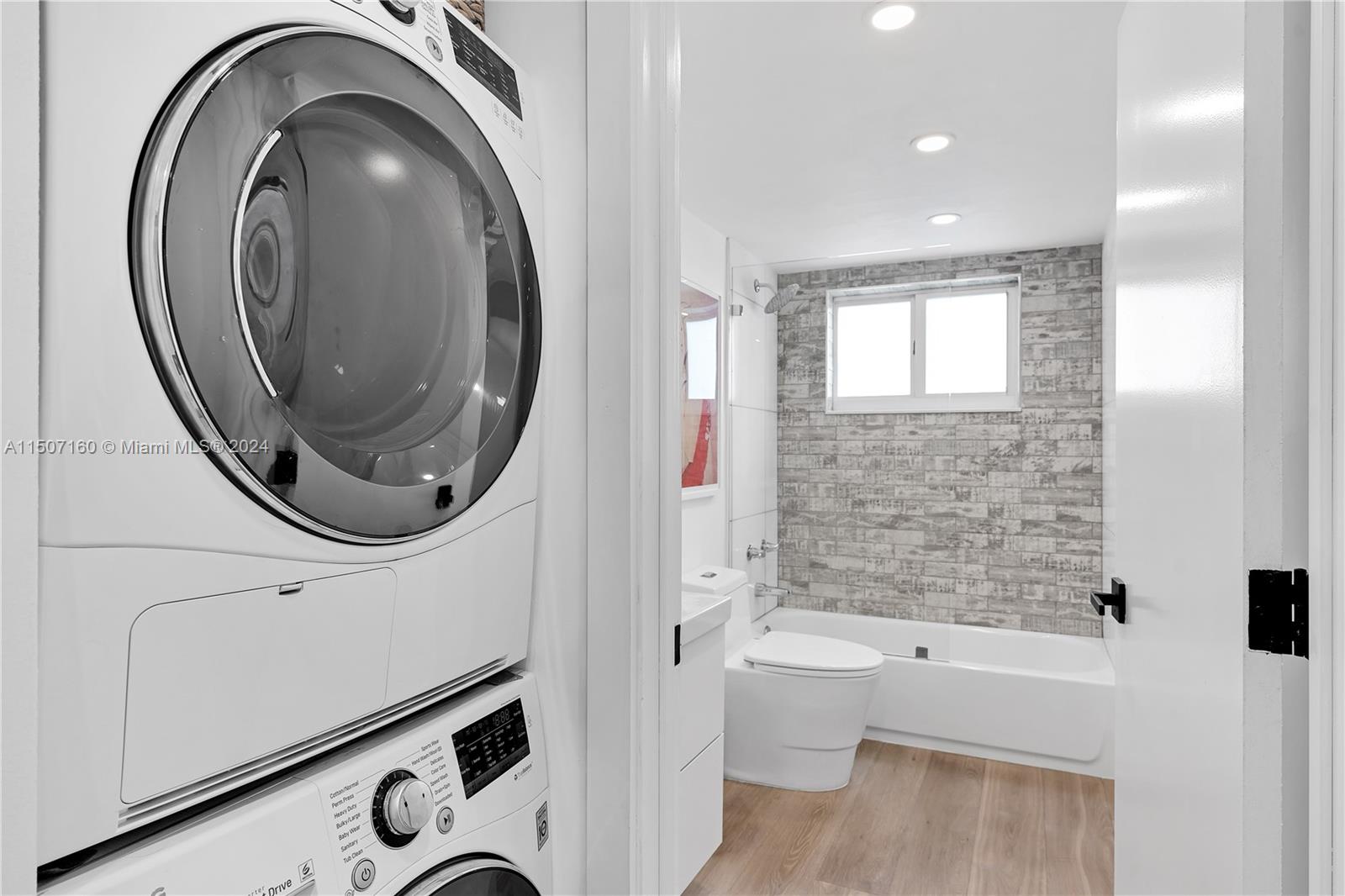 4000 NE 170th St 300, North Miami Beach, Florida 33160, 2 Bedrooms Bedrooms, ,2 BathroomsBathrooms,Residential,For Sale,4000 NE 170th St 300,A11507160