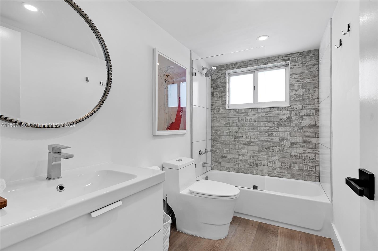 4000 NE 170th St 300, North Miami Beach, Florida 33160, 2 Bedrooms Bedrooms, ,2 BathroomsBathrooms,Residential,For Sale,4000 NE 170th St 300,A11507160
