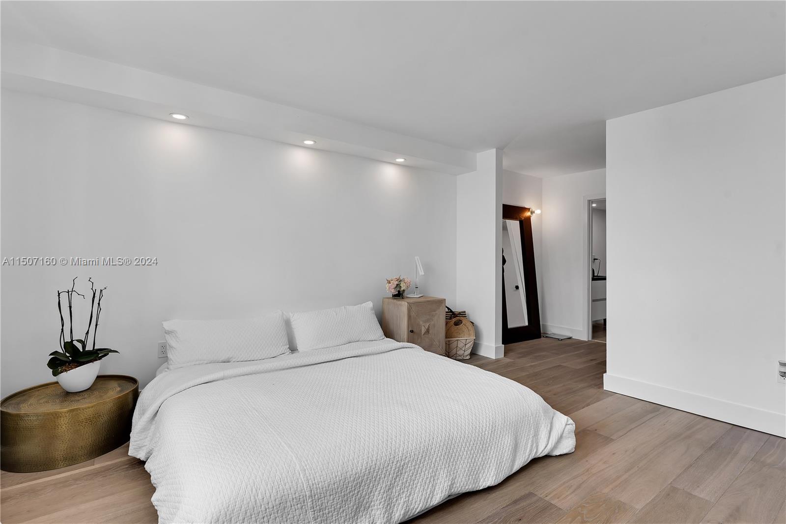 4000 NE 170th St 300, North Miami Beach, Florida 33160, 2 Bedrooms Bedrooms, ,2 BathroomsBathrooms,Residential,For Sale,4000 NE 170th St 300,A11507160
