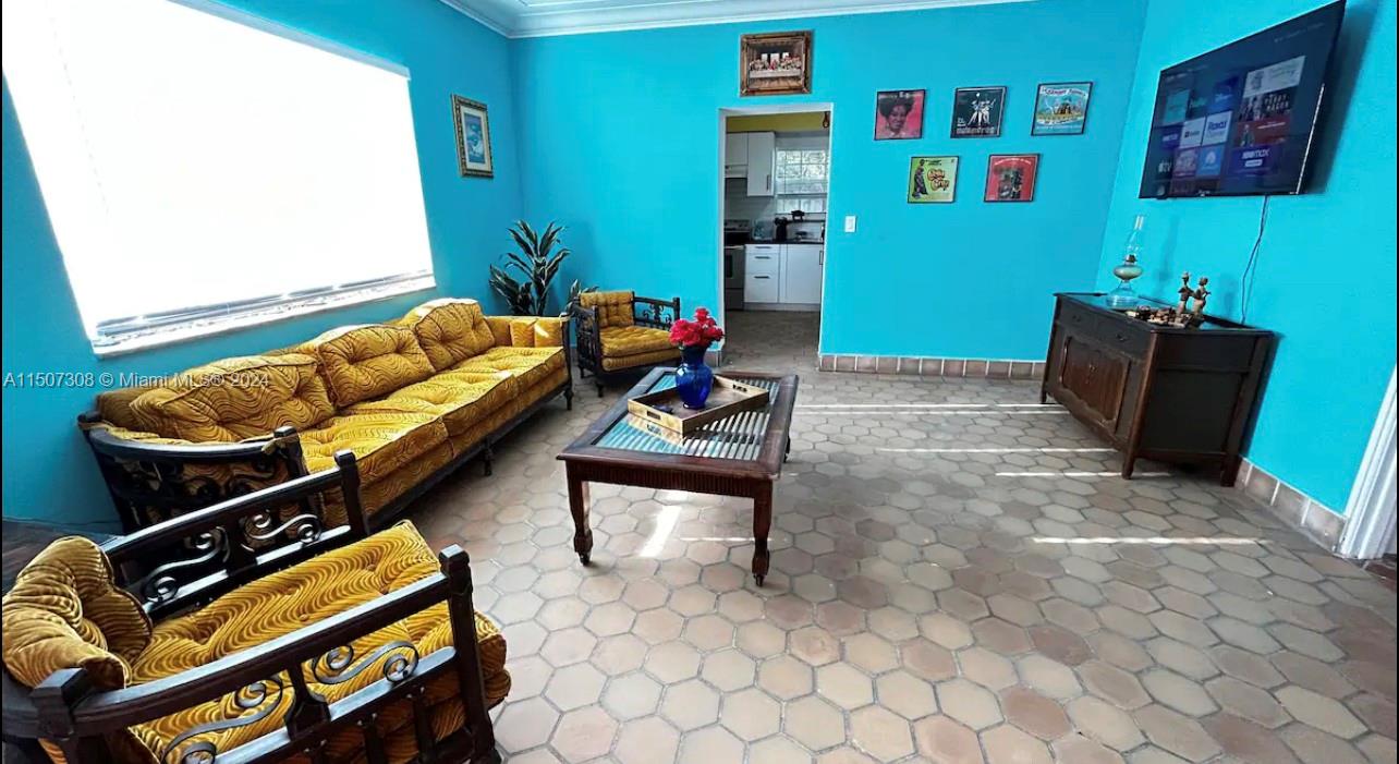 843 NW 3rd St 1, Miami, Florida 33128, 3 Bedrooms Bedrooms, ,1 BathroomBathrooms,Residentiallease,For Rent,843 NW 3rd St 1,A11507308