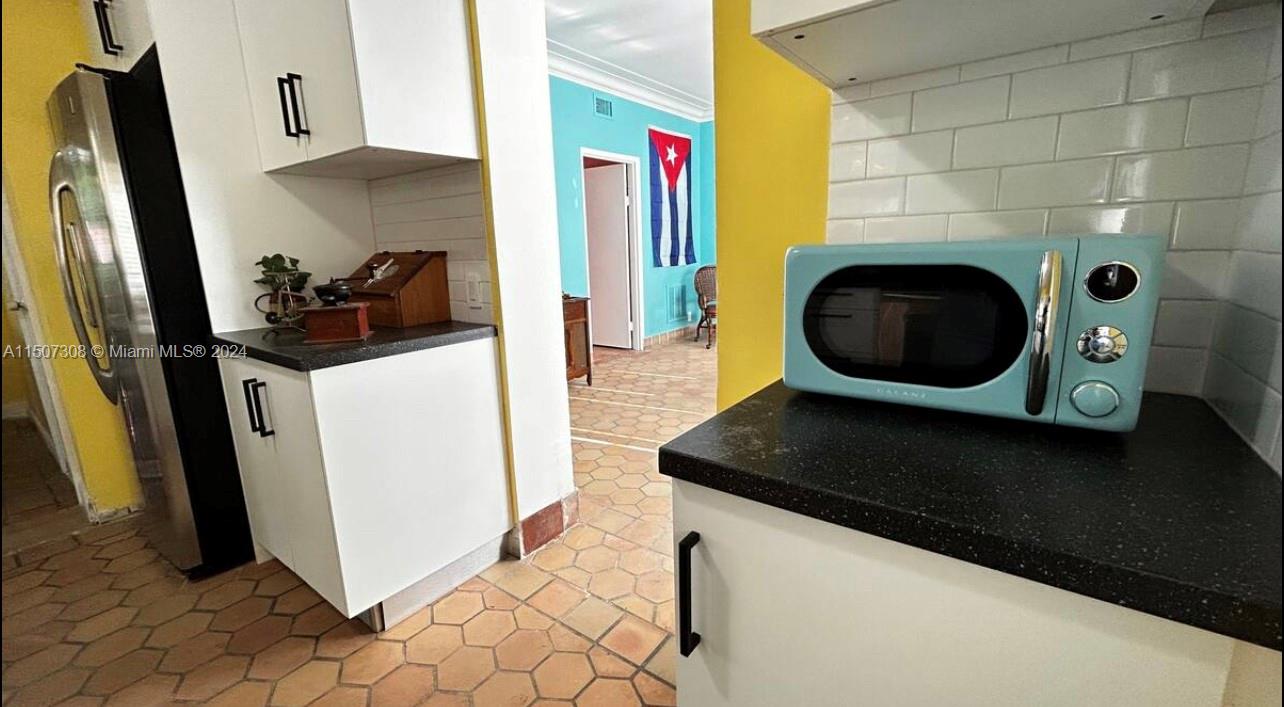 843 NW 3rd St 1, Miami, Florida 33128, 3 Bedrooms Bedrooms, ,1 BathroomBathrooms,Residentiallease,For Rent,843 NW 3rd St 1,A11507308