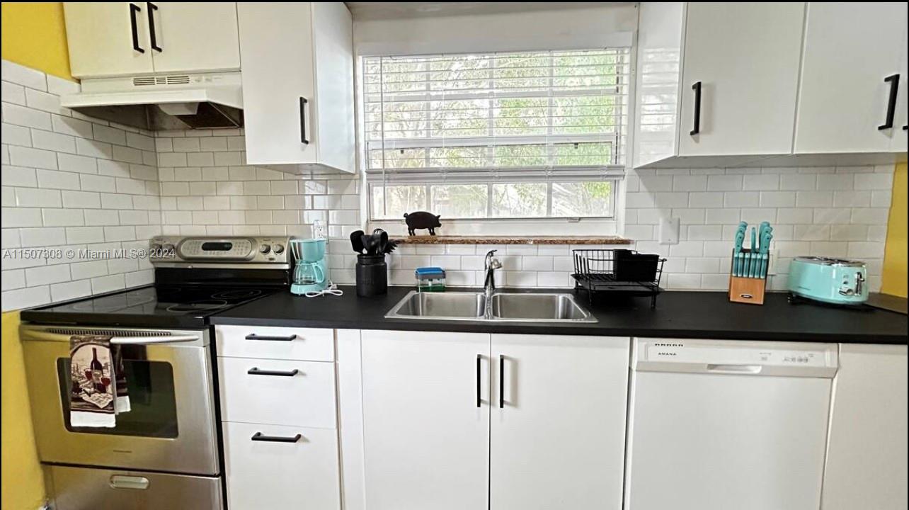 843 NW 3rd St 1, Miami, Florida 33128, 3 Bedrooms Bedrooms, ,1 BathroomBathrooms,Residentiallease,For Rent,843 NW 3rd St 1,A11507308