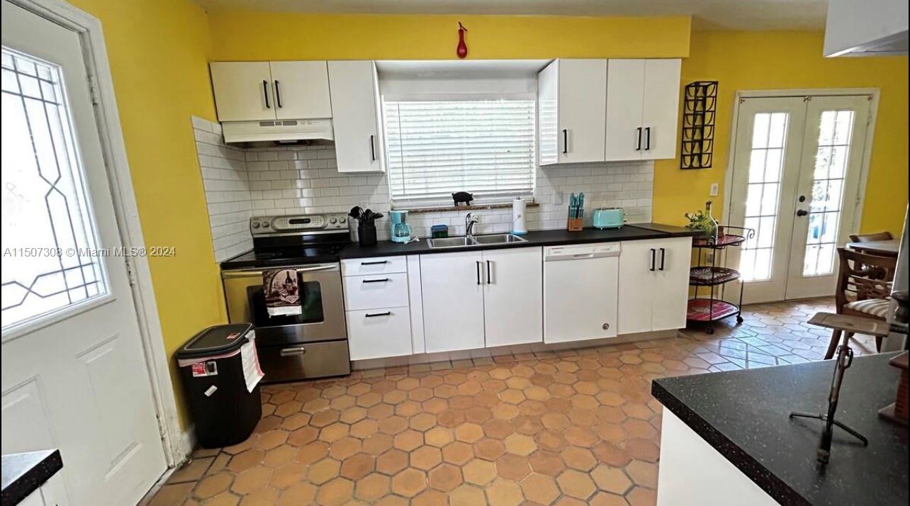 843 NW 3rd St 1, Miami, Florida 33128, 3 Bedrooms Bedrooms, ,1 BathroomBathrooms,Residentiallease,For Rent,843 NW 3rd St 1,A11507308