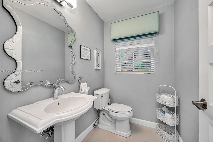 4590 N Ocean Dr A, Hollywood, Florida 33019, 2 Bedrooms Bedrooms, ,2 BathroomsBathrooms,Residentiallease,For Rent,4590 N Ocean Dr A,A11507369