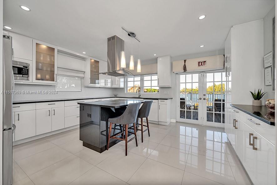 4590 N Ocean Dr A, Hollywood, Florida 33019, 2 Bedrooms Bedrooms, ,2 BathroomsBathrooms,Residentiallease,For Rent,4590 N Ocean Dr A,A11507369