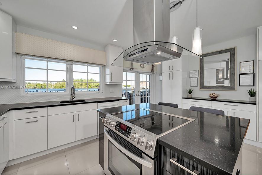 4590 N Ocean Dr A, Hollywood, Florida 33019, 2 Bedrooms Bedrooms, ,2 BathroomsBathrooms,Residentiallease,For Rent,4590 N Ocean Dr A,A11507369