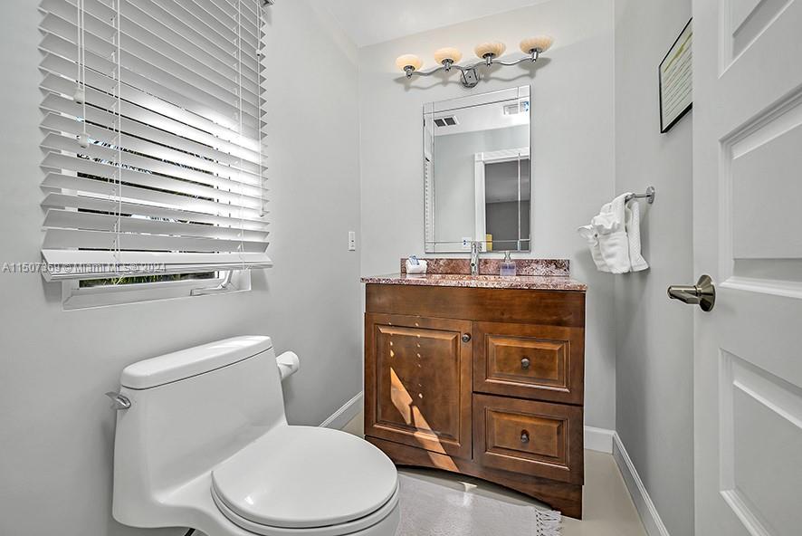 4590 N Ocean Dr A, Hollywood, Florida 33019, 2 Bedrooms Bedrooms, ,2 BathroomsBathrooms,Residentiallease,For Rent,4590 N Ocean Dr A,A11507369
