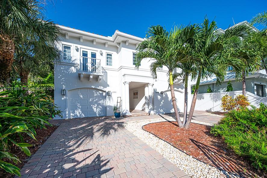 4590 N Ocean Dr A, Hollywood, Florida 33019, 2 Bedrooms Bedrooms, ,2 BathroomsBathrooms,Residentiallease,For Rent,4590 N Ocean Dr A,A11507369