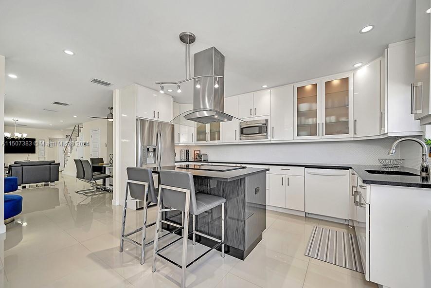 4592 N Ocean Dr B, Hollywood, Florida 33019, 2 Bedrooms Bedrooms, ,2 BathroomsBathrooms,Residentiallease,For Rent,4592 N Ocean Dr B,A11507383