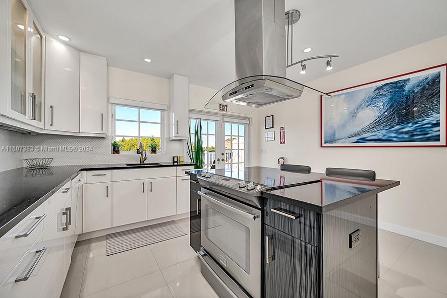 4592 N Ocean Dr B, Hollywood, Florida 33019, 2 Bedrooms Bedrooms, ,2 BathroomsBathrooms,Residentiallease,For Rent,4592 N Ocean Dr B,A11507383