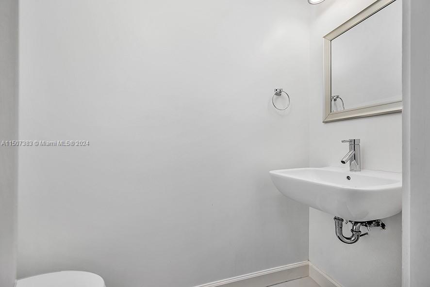 4592 N Ocean Dr B, Hollywood, Florida 33019, 2 Bedrooms Bedrooms, ,2 BathroomsBathrooms,Residentiallease,For Rent,4592 N Ocean Dr B,A11507383