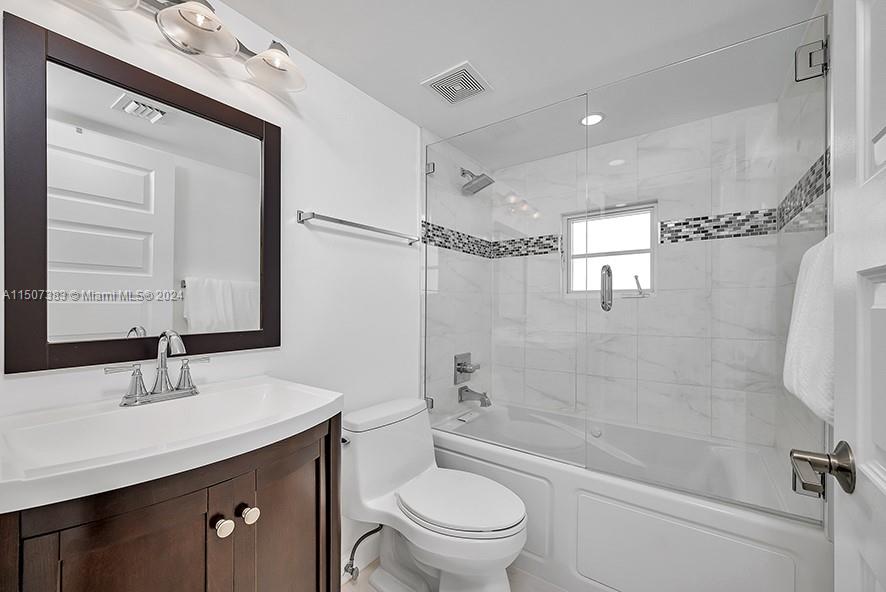 4592 N Ocean Dr B, Hollywood, Florida 33019, 2 Bedrooms Bedrooms, ,2 BathroomsBathrooms,Residentiallease,For Rent,4592 N Ocean Dr B,A11507383