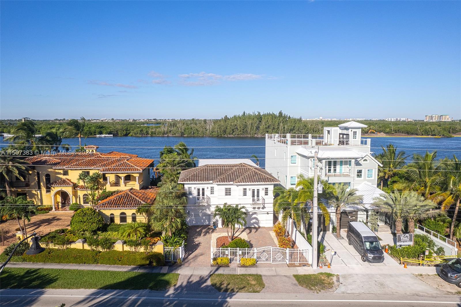 4592 N Ocean Dr B, Hollywood, Florida 33019, 2 Bedrooms Bedrooms, ,2 BathroomsBathrooms,Residentiallease,For Rent,4592 N Ocean Dr B,A11507383