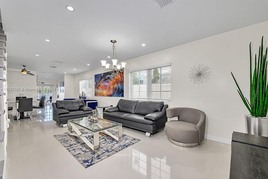4592 N Ocean Dr B, Hollywood, Florida 33019, 2 Bedrooms Bedrooms, ,2 BathroomsBathrooms,Residentiallease,For Rent,4592 N Ocean Dr B,A11507383